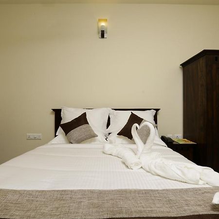 Le Noor Hotel Kochi Bagian luar foto