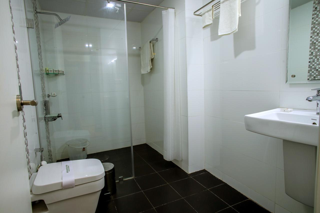 Le Noor Hotel Kochi Bagian luar foto