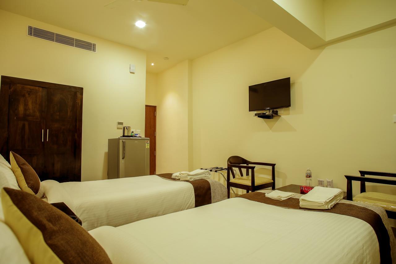 Le Noor Hotel Kochi Bagian luar foto