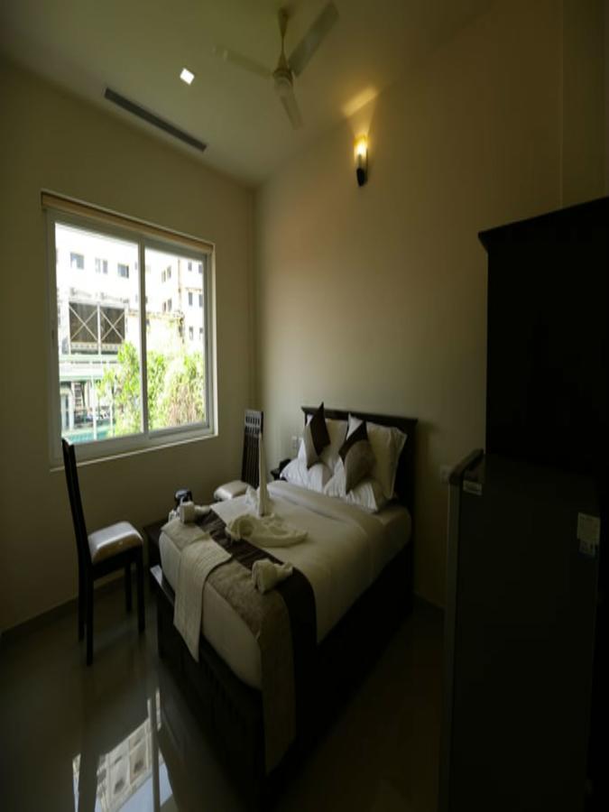 Le Noor Hotel Kochi Bagian luar foto