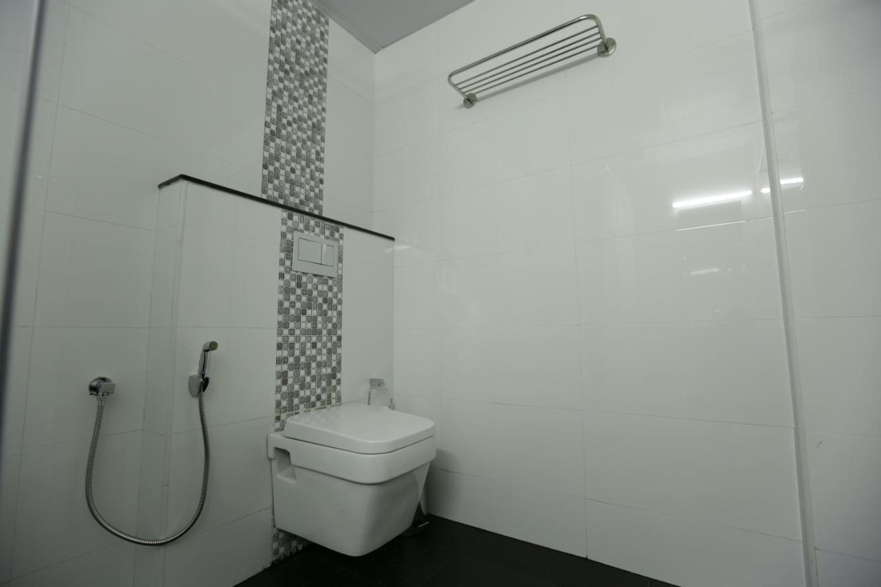 Le Noor Hotel Kochi Bagian luar foto